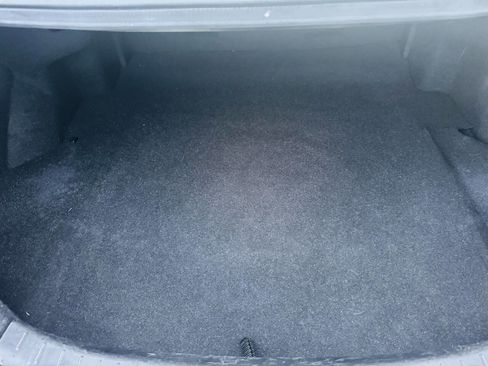 Used 2014 Hyundai Genesis 3.8 image 4