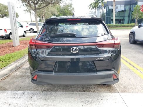 Used 2019 Lexus UX 200 image 5