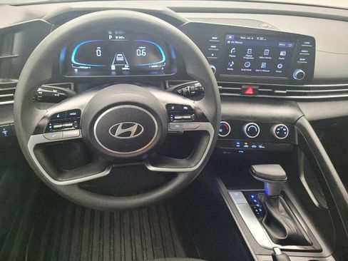 Used 2025 Hyundai Elantra SE FWD image 22