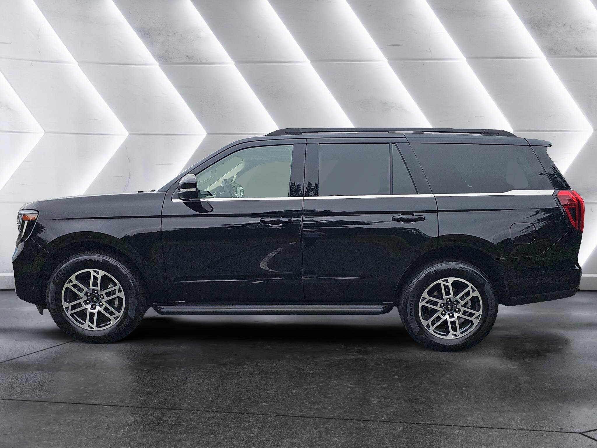 Certified 2025 Ford Expedition Active RWD image 4