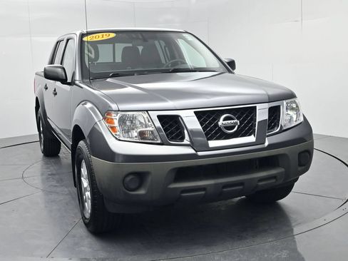 Used 2019 Nissan Frontier SV AWD/4WD image 2