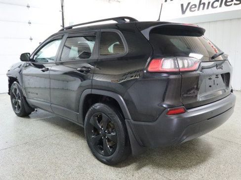 Used 2020 Jeep Cherokee Latitude Plus AWD/4WD image 3
