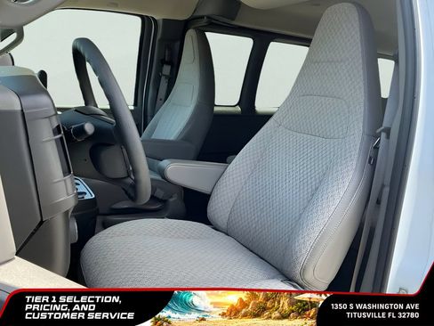 Used 2025 Chevrolet Express 3500 LT w/ LT Preferred Equipment Group RWD image 23