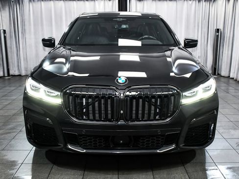 Used 2022 BMW 740i xDrive w/ M Sport Package AWD/4WD image 2