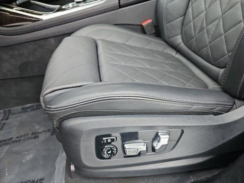 Used 2024 BMW X7 xDrive40i w/ M Sport Package image 32