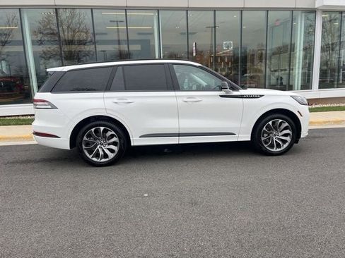 Used 2025 Lincoln Aviator AWD w/ Jet Appearance Package image 9
