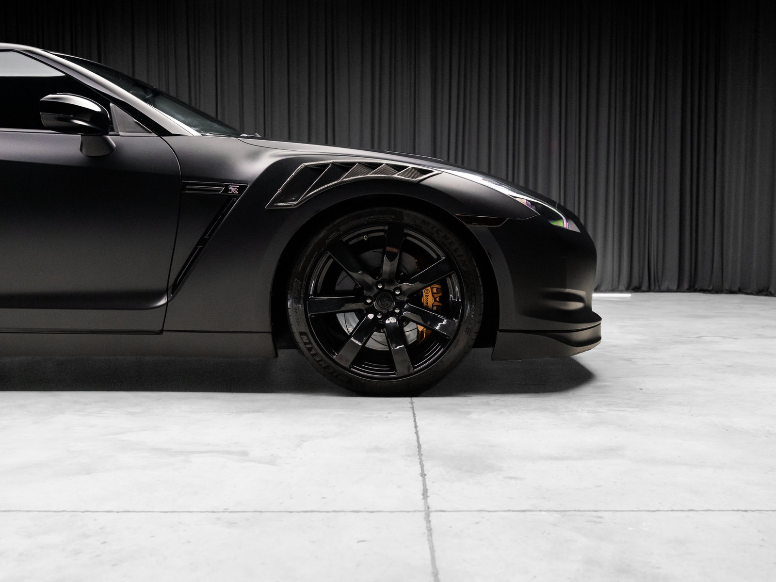 Used 2009 Nissan GT-R Premium AWD/4WD image 4
