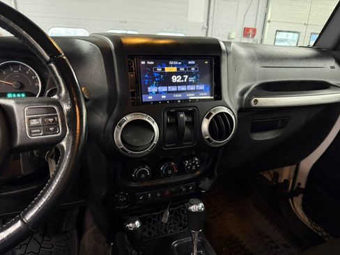Used 2015 Jeep Wrangler Rubicon w/ Dual Top Group AWD/4WD image 19