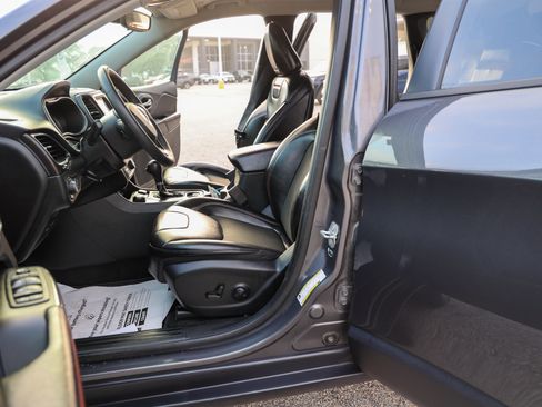 Used 2022 Jeep Cherokee Trailhawk AWD/4WD image 33