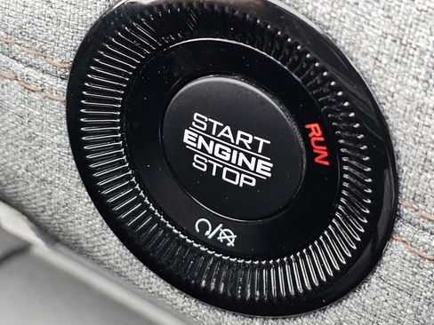 Used 2023 Jeep Compass Latitude image 30