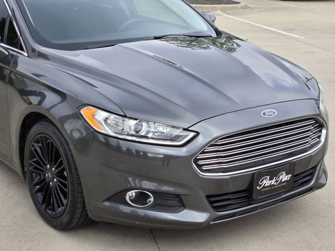 Used 2016 Ford Fusion SE w/ Equipment Group 202A image 7