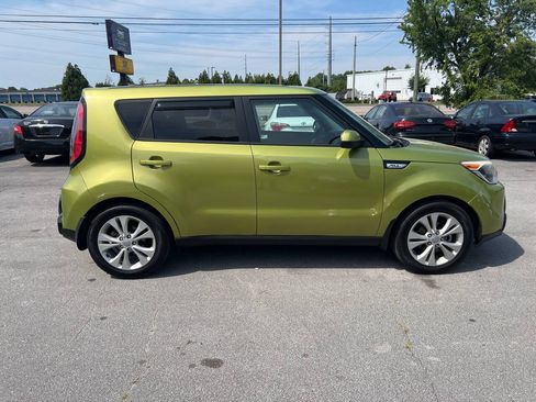 Used 2016 Kia Soul + w/ Audio Package FWD image 5
