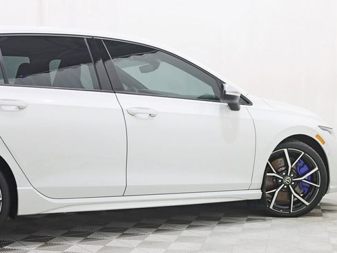 Used 2022 Volkswagen Golf R image 8