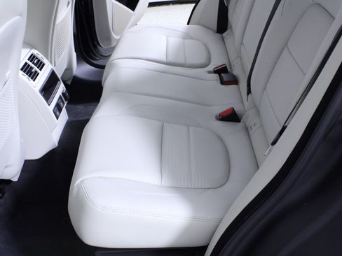 New 2026 Jaguar F-PACE R-Dynamic S image 10