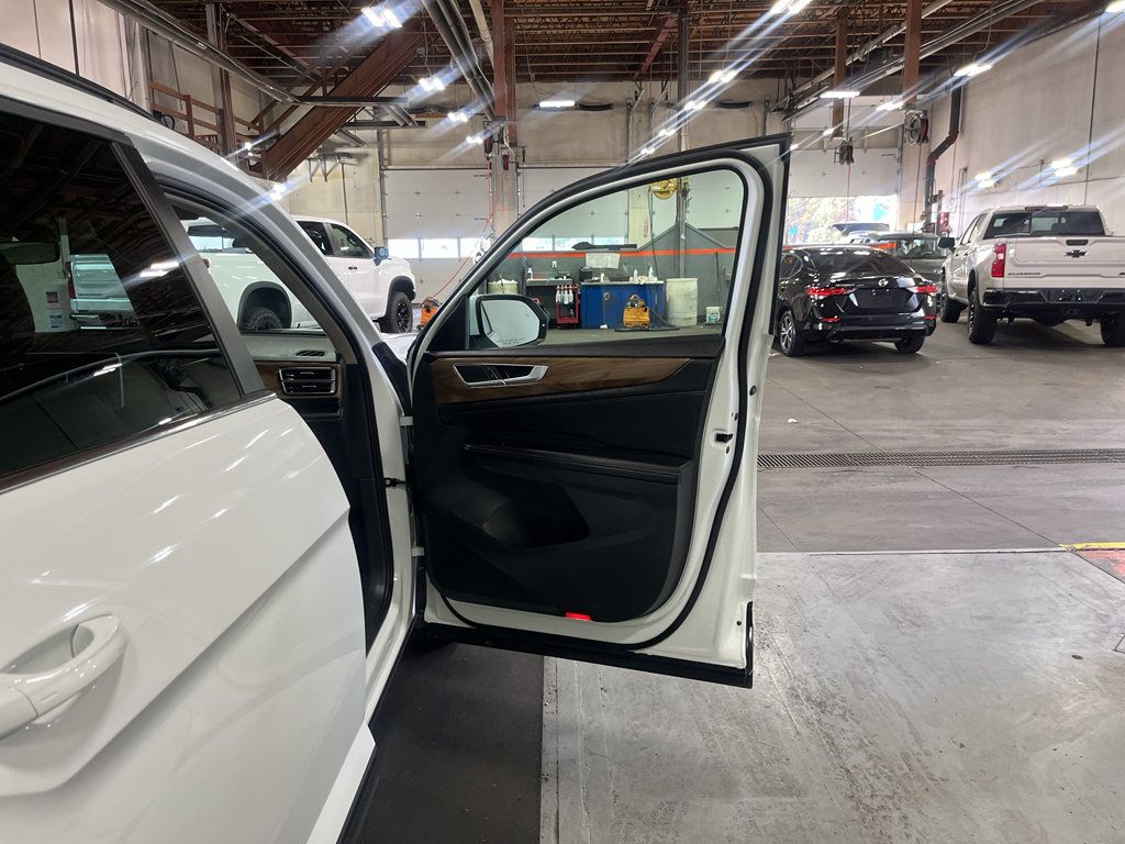 Used 2025 Volkswagen Atlas SE AWD/4WD image 27