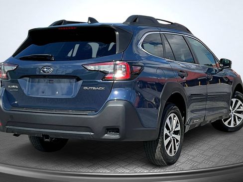 Used 2023 Subaru Outback Premium AWD/4WD image 7