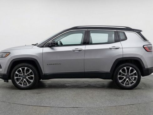 Used 2025 Jeep Compass Trailhawk AWD/4WD image 5