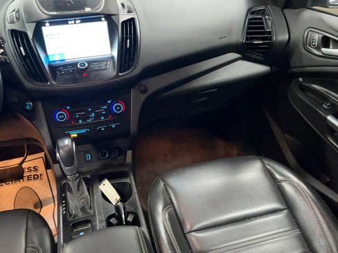 Used 2019 Ford Escape SEL image 25