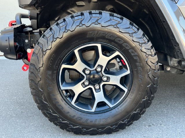 Used 2018 Jeep Wrangler Unlimited Sahara AWD/4WD image 8