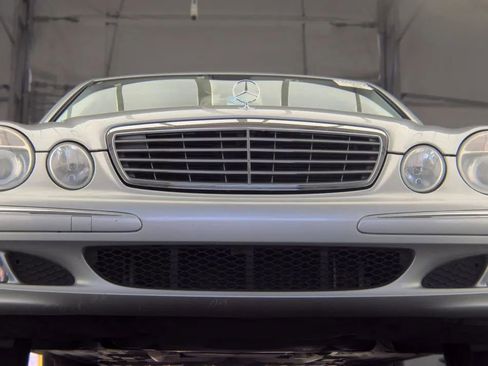 Used 2005 Mercedes-Benz E 320 Sedan w/ Sunroof Pkg image 3