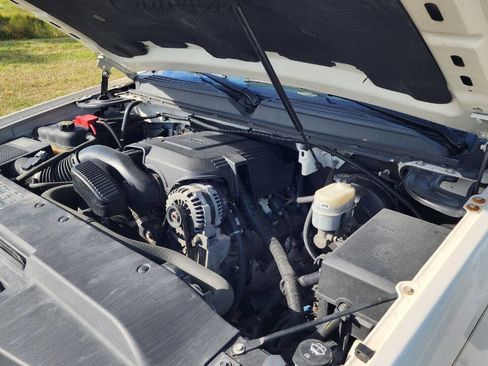 Used 2012 Cadillac Escalade Luxury image 22