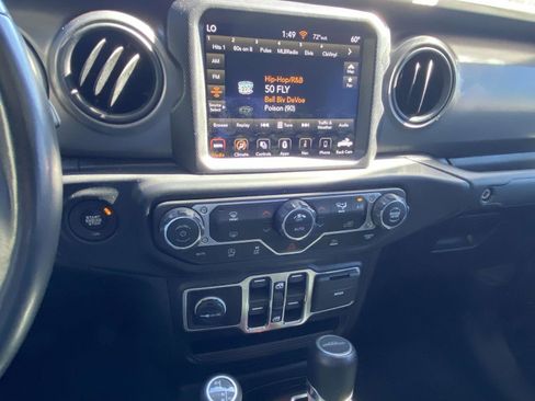 Used 2021 Jeep Gladiator Willys image 9