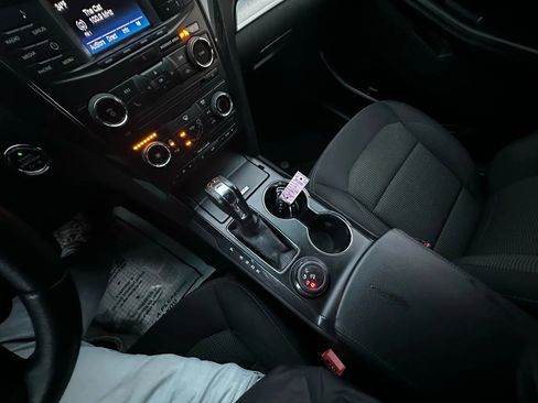 Used 2017 Ford Explorer XLT image 20