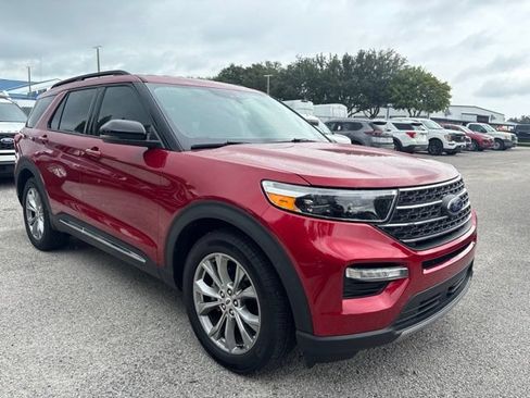 Used 2024 Ford Explorer XLT w/ Equipment Group 202A RWD image 3