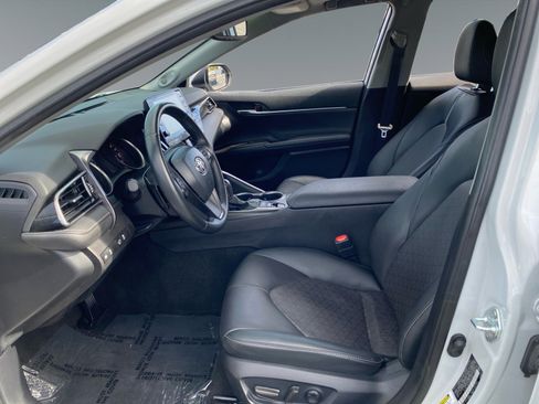 Used 2023 Toyota Camry XSE FWD image 9