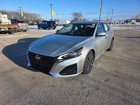 Used 2023 Nissan Altima 2.5 SV image 5