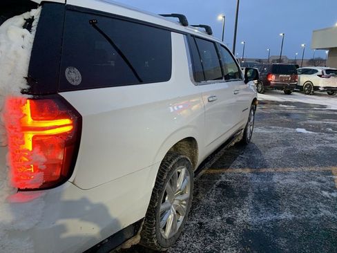 Used 2021 Chevrolet Suburban High Country w/ Premium Package image 8