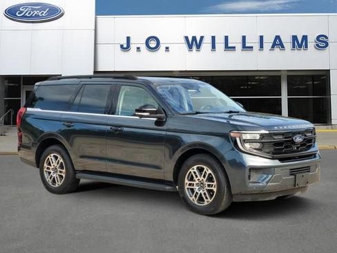 Used 2025 Ford Expedition Active RWD image 1