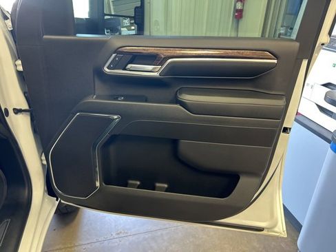 Used 2024 GMC Sierra 3500 SLE w/ Preferred Package image 27