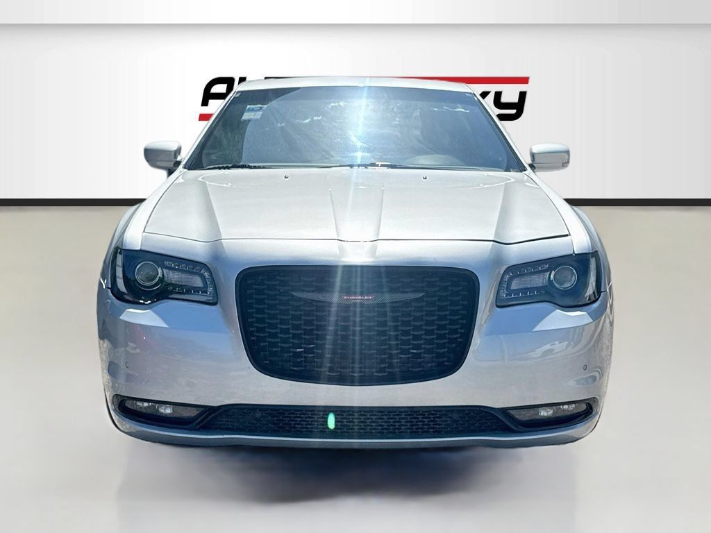 Used 2022 Chrysler 300 S w/ Comfort Group RWD image 2