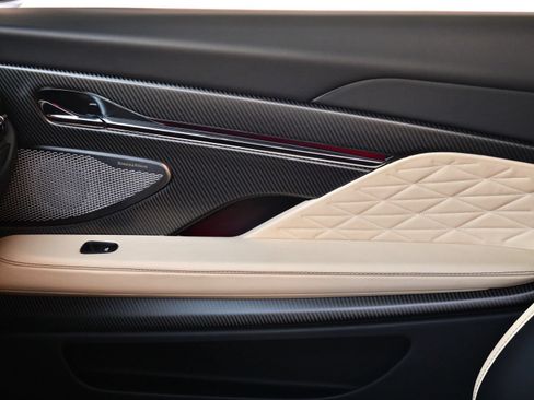 Used 2025 Aston Martin DB12 Coupe RWD image 15