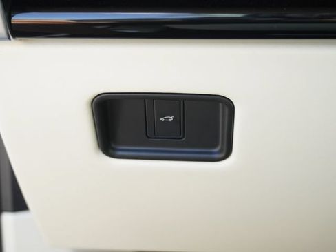Used 2025 Land Rover Range Rover SE AWD/4WD image 21