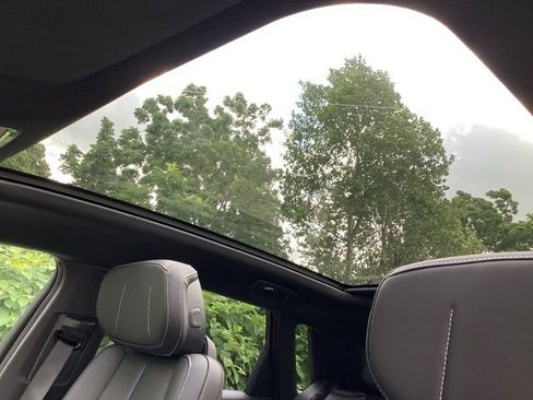 New 2025 Cadillac Lyriq Luxury image 17