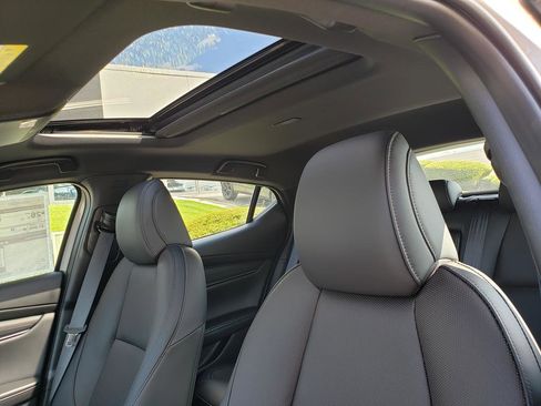 New 2026 MAZDA MAZDA3 Hatchback w/Premium Plus Pkg image 7