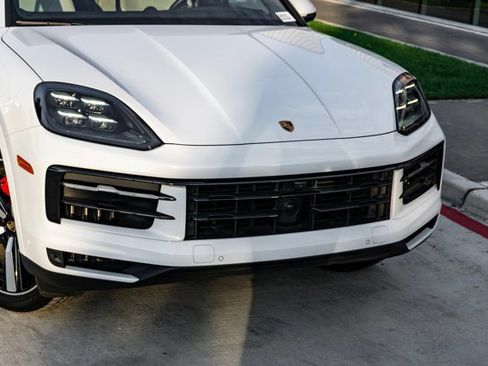 Used 2024 Porsche Cayenne S image 4