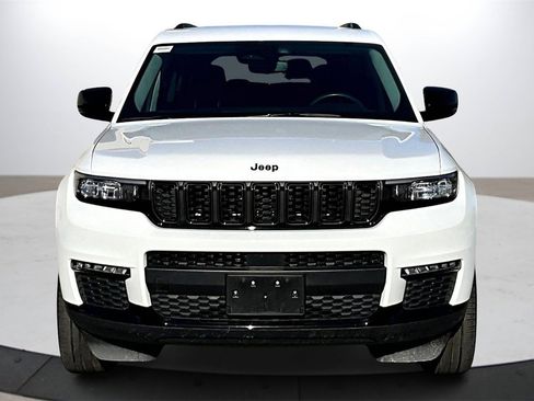 Used 2023 Jeep Grand Cherokee L Limited w/ Black Appearance Package image 3