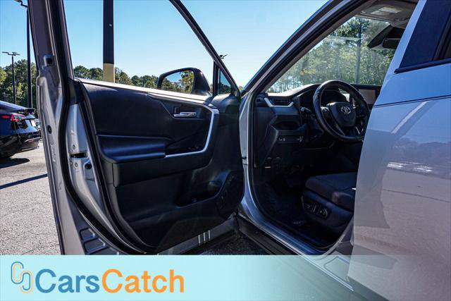 Used 2020 Toyota RAV4 XLE w/ Convenience Package FWD image 18