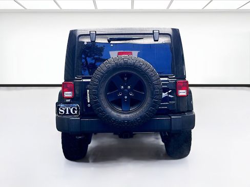 Used 2015 Jeep Wrangler Unlimited Sahara AWD/4WD image 5