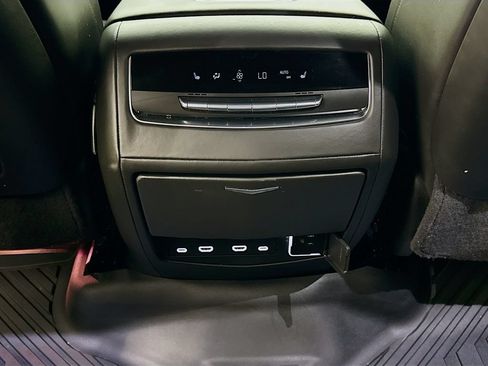 Used 2024 Cadillac Escalade ESV Sport Platinum w/ LPO, ONYX Package AWD/4WD image 28