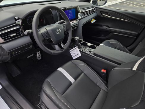 Used 2026 Toyota Camry SE FWD image 8