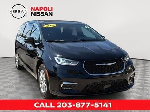 Used 2025 Chrysler Pacifica Select FWD image 1
