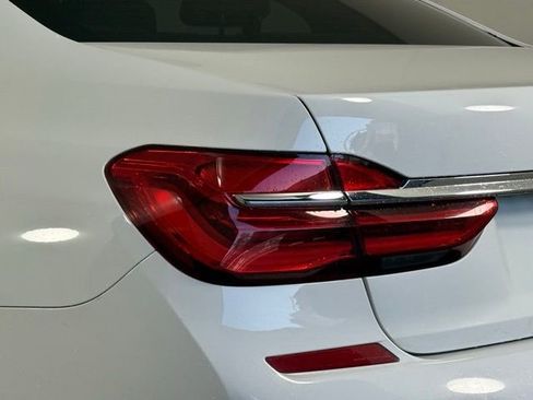 Used 2018 BMW 740i 740i image 15