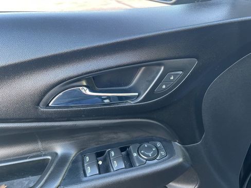 Used 2020 Chevrolet Equinox LT w/ Midnight Edition image 9