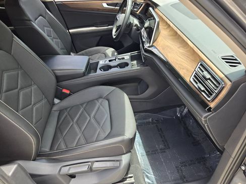 Certified 2025 Volkswagen Atlas SE FWD image 22