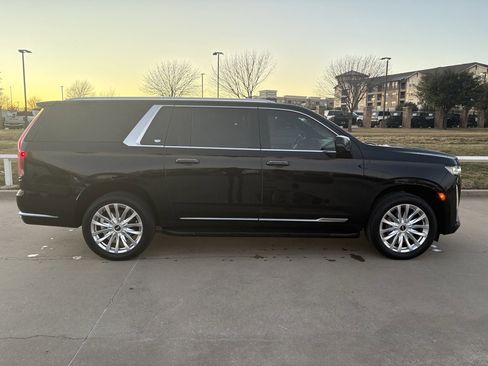 Used 2022 Cadillac Escalade ESV Luxury image 3