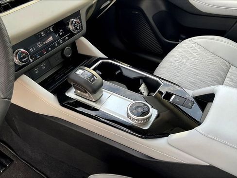 Used 2025 Mitsubishi Outlander SEL image 16